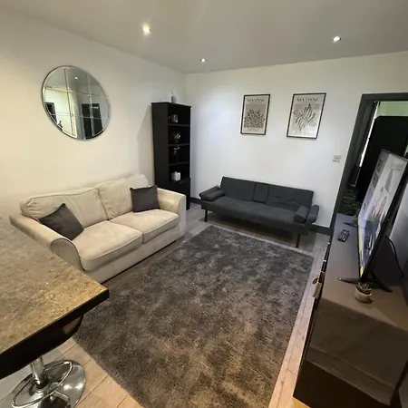 Barking Bliss-2 Bedroom,2 Bath, A Short Distance To Barking Station